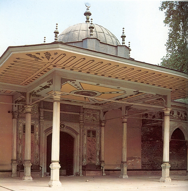 Jean Paul Roux Le Harem De Topkapi Mythe Et Realite Clio Voyage Culturel